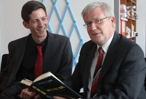 Benjamin Neußner diskutiert mit Fritz Rudolf Körper über Politik