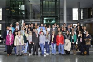 Jugend erlebt Politik in Berlin live - Reisegruppe mit Fritz Rudolf Körper in Berlin