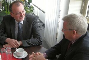 Karl-Ernst Starfeld im Gespräch mit MdB Fritz Rudolf Körper